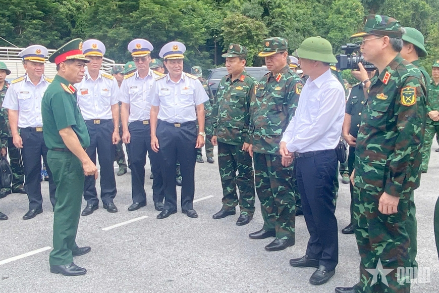 Thượng tướng Nguyễn Văn Nghĩa kiểm tra công tác ứng phó bão số 11 tại Quảng Ninh